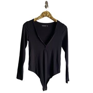 Abercrombie & Fitch Long-Sleeve softAF Luxe Cozy
Henley Bodysuit Black